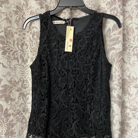 Lacy sleeveless Top - Picture 1 of 3